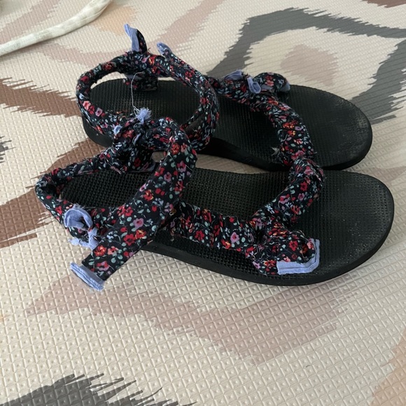 Teva Sandals in the Arizona Love Style - Picture 2 of 6